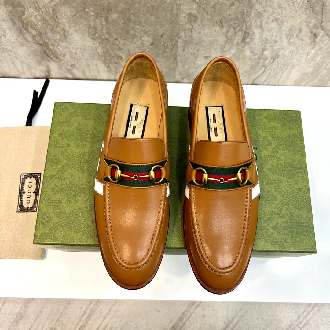 Original leather outsole P900 Brand: Co-branded Adidas｜GUCCI (Gucci) Standard code: Men's size 38–44 (45/46 can be customized) Grade: Same style as the official website Original quality Material: Original cowhide Leather lining Original leather outsole Style category: Men's fashionable casual leather shoes Distinguished big-name luxury elements top luxury Color: Actual picture